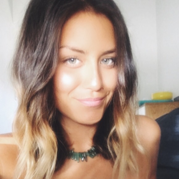 Profile Picture of Danielle Karwowski (@dmkcreative) on Poshmark