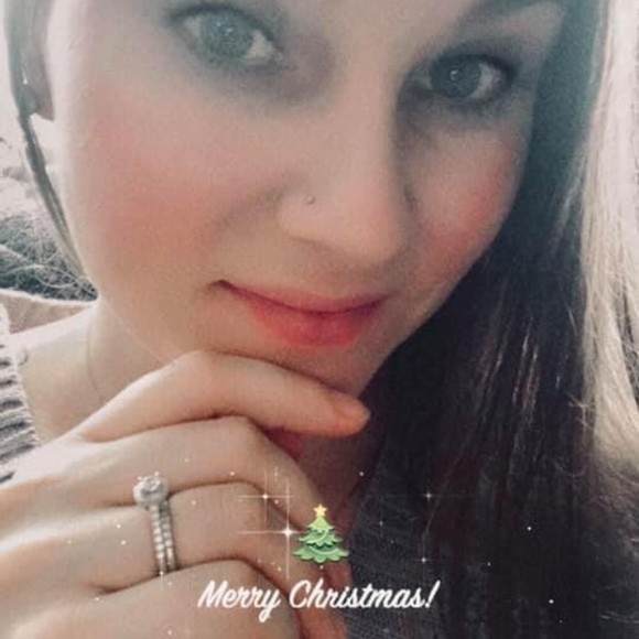 Profile Picture of Crissy Lofstrom (@crissytroy) on Poshmark