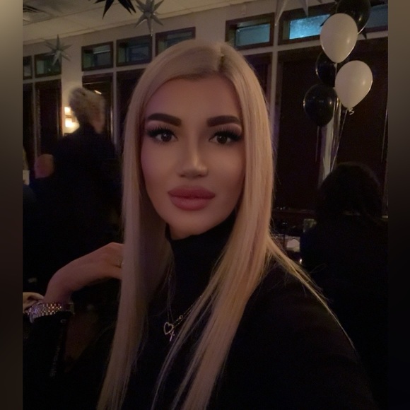 Profile Picture of Daniela Mitronici (@dmitronici) on Poshmark