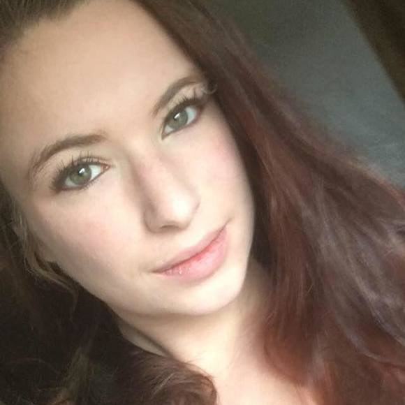 Profile Picture of Julianna Sellner (@jisis1997) on Poshmark