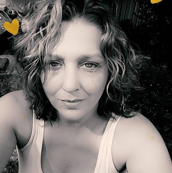 Profile Picture of Robin Purifoy (@shellyshell1143) on Poshmark