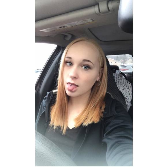 Profile Picture of Kaylee Brown (@kay15kay) on Poshmark