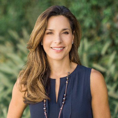 Profile Picture of Jennifer Johnson (@JenniferStLWine) on Twitter