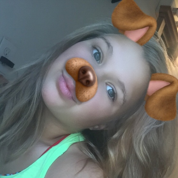 Profile Picture of Emma Biniek (@ebiniek) on Poshmark