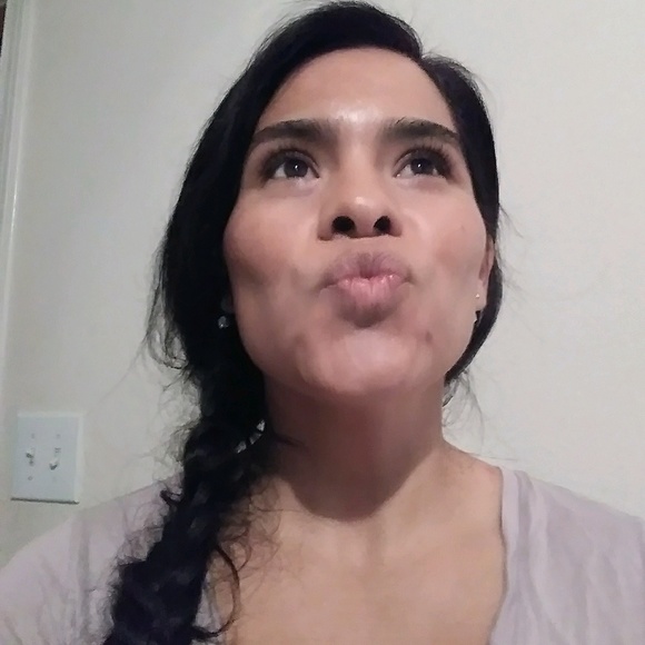Profile Picture of Alexa Correa (@alecoco) on Poshmark