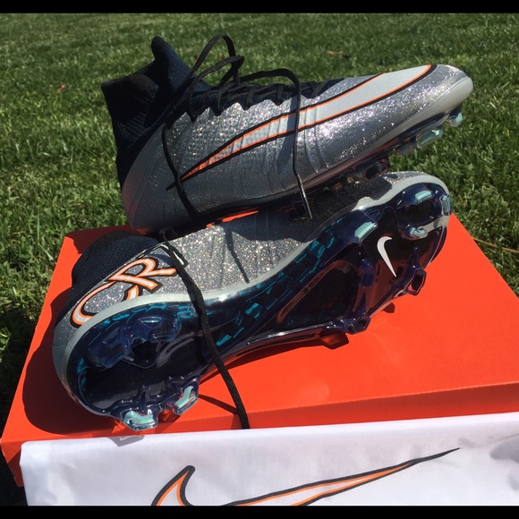 Profile Picture of Senastian Maciel (@sebimarocks) on Poshmark