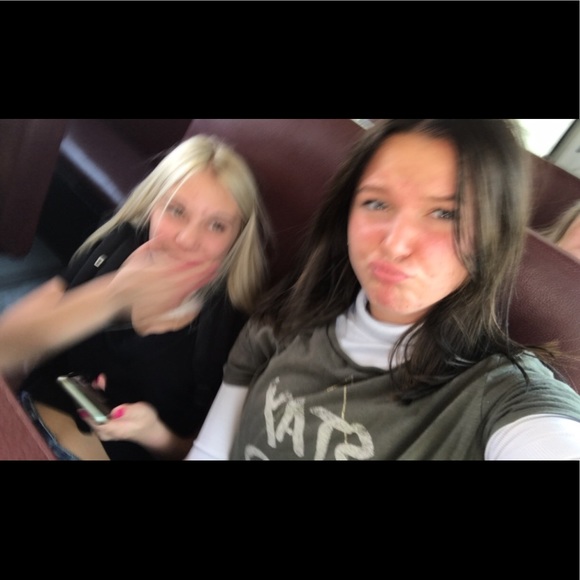 Profile Picture of Morgan Jacobson (@morganliv278) on Poshmark