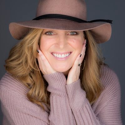 Profile Picture of Susan Kirsch (@PandorasMakeup) on Twitter