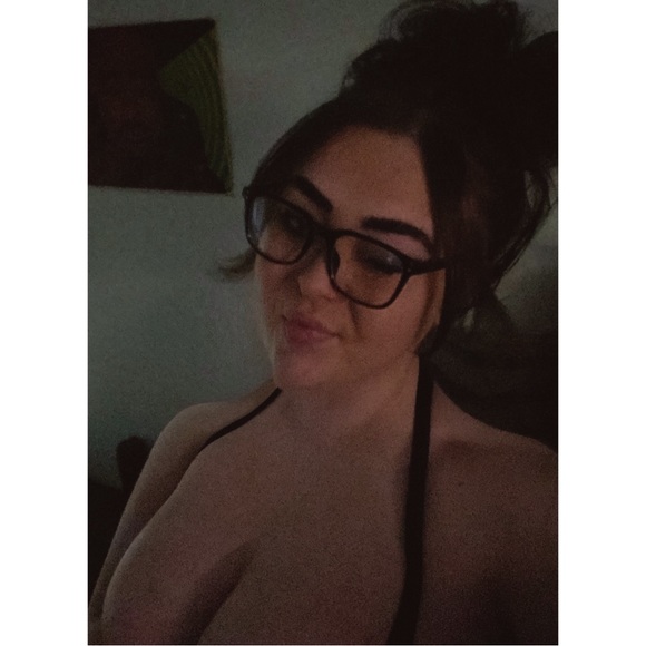 Taylor Skjelstad - Poshmark Profile Picture of Taylor Skjelstad (@taylorskjelstad) on Poshmark