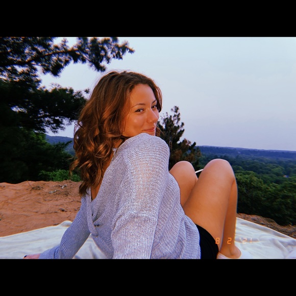 Profile Picture of Ashley Dalgren (@ashley_dalgren) on Poshmark