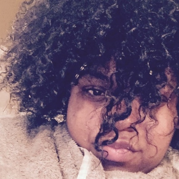 Profile Picture of L Hicks (@latonyara) on Poshmark