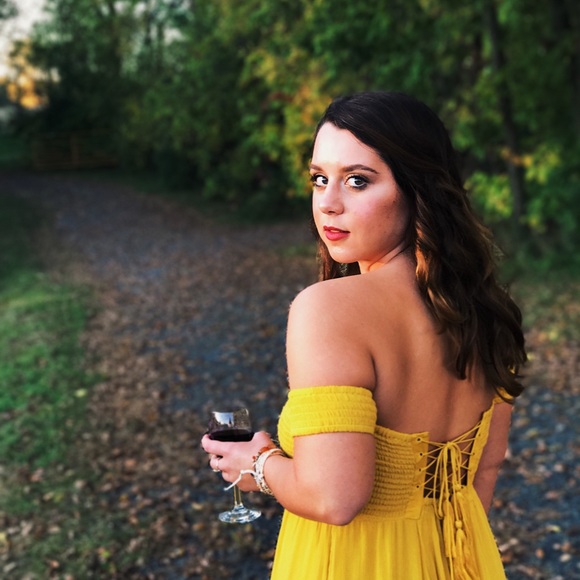 Profile Picture of Caroline Mackeen (@lameokaylame) on Poshmark