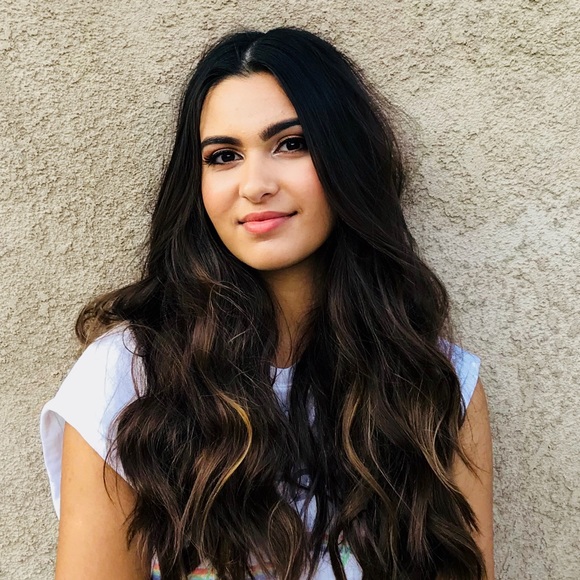 Profile Picture of Mari Silva (@mari_silva) on Poshmark