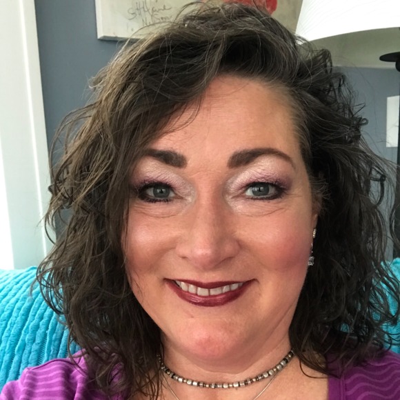 Profile Picture of Shari Stembaugh (@sstembaugh) on Poshmark