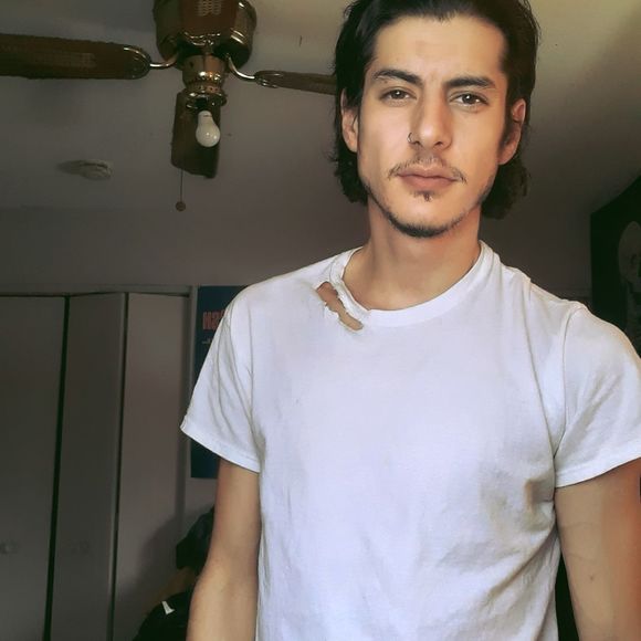 Profile Picture of Tyler Lugowski (@tylerlugowski) on Poshmark