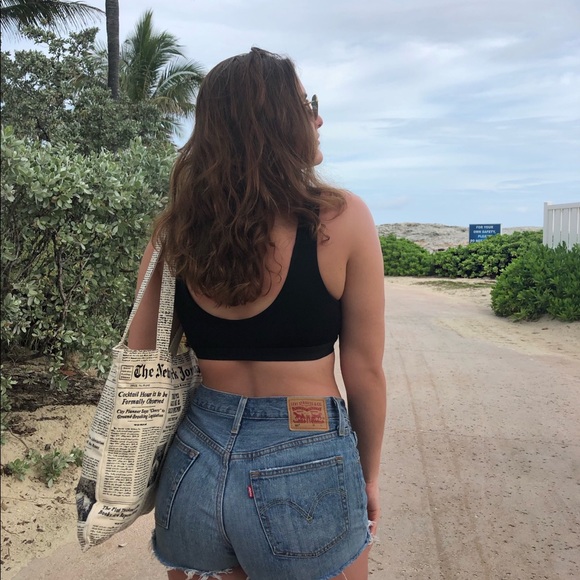 Profile Picture of Tessa Pelino (@contessjos) on Poshmark