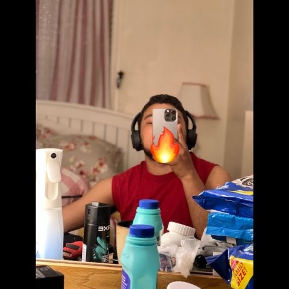 Profile Picture of Junnior Junnior (@julianjunior34) on Poshmark