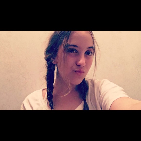 Profile Picture of Kailyn Dussell (@kailyndussell) on Poshmark