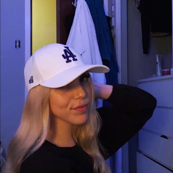 Profile Picture of Emily Sinclair (@emilysinclair11) on Poshmark