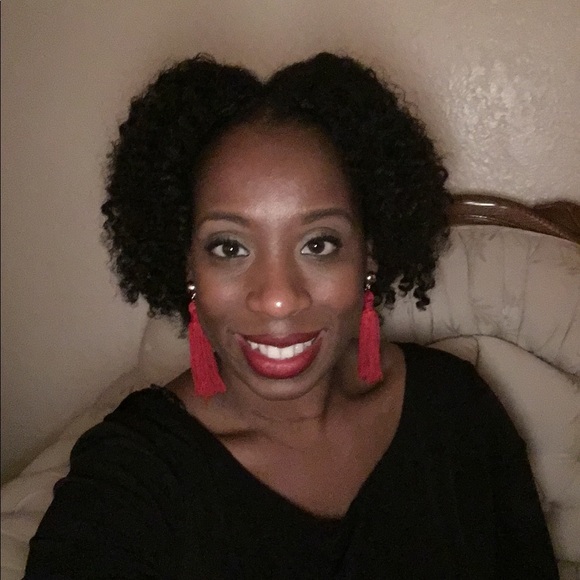 Regina Cadesca - Poshmark Profile Picture of Regina Cadesca (@rcadesca) on Poshmark