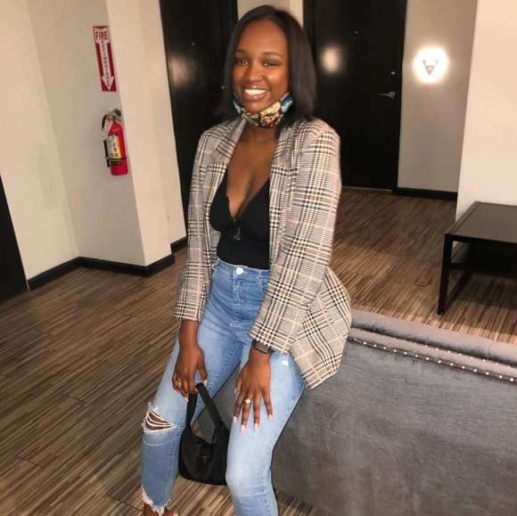 Profile Picture of Danielle Joyner (@daniellejoyn608) on Poshmark
