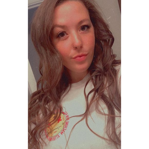Profile Picture of Taylor alana Lute (@tayloralana7) on Poshmark