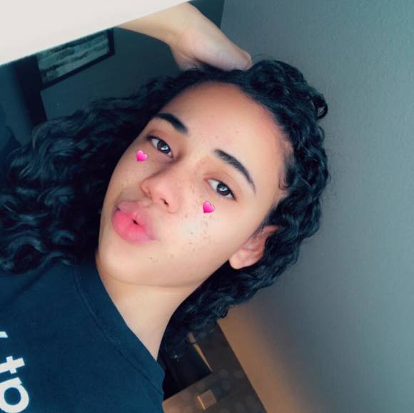 Profile Picture of Violet Fields (@ayeviolet) on Poshmark