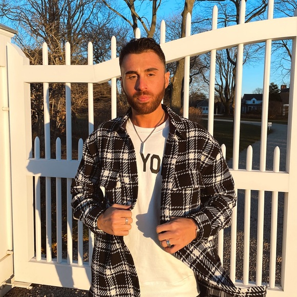 Profile Picture of Tom Seguino (@thomasseguino) on Poshmark