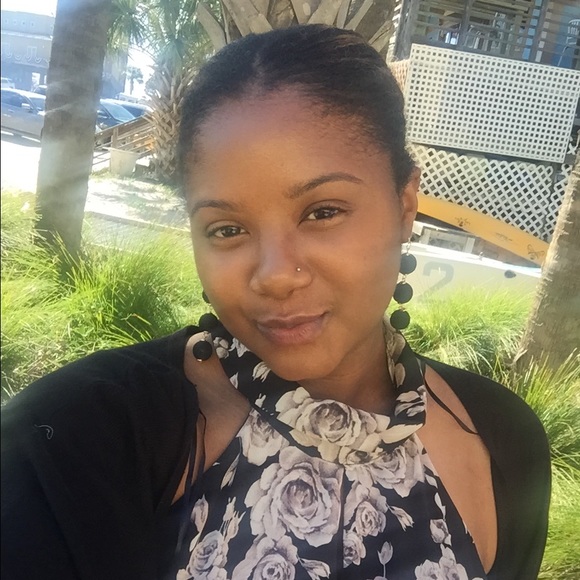 Profile Picture of Ashli Mcnair (@chic_cheree) on Poshmark