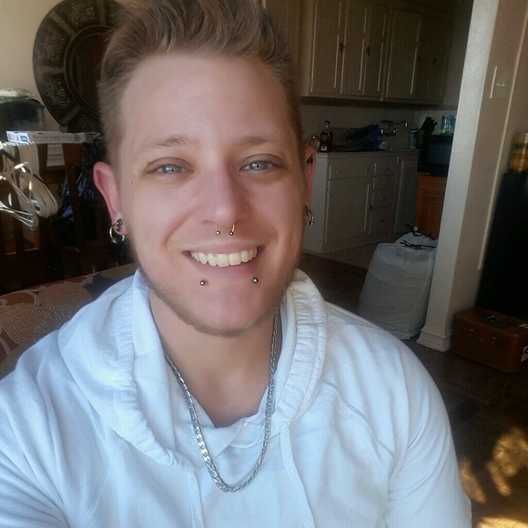 Profile Picture of Blake Summers (@blakealexthegr8) on Poshmark