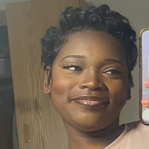 Profile Picture of Daissa Dérémé (@daissad) on Poshmark