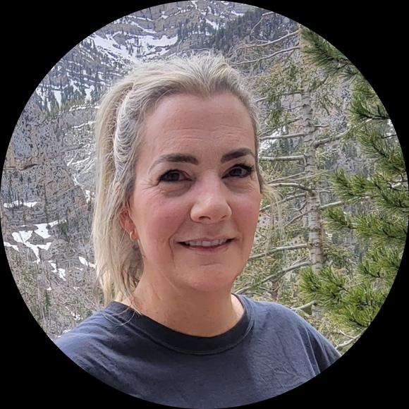 Profile Picture of Rhonda Miskowski (@rhondamiskowski) on Poshmark