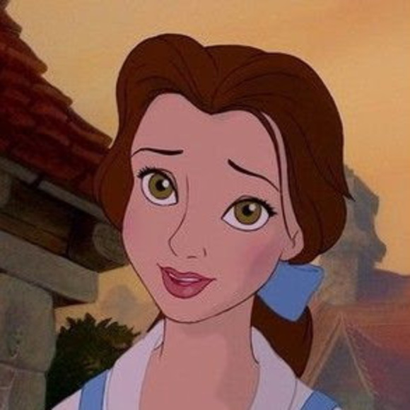 Profile Picture of Evana Tarcha (@tarchaevana) on Poshmark