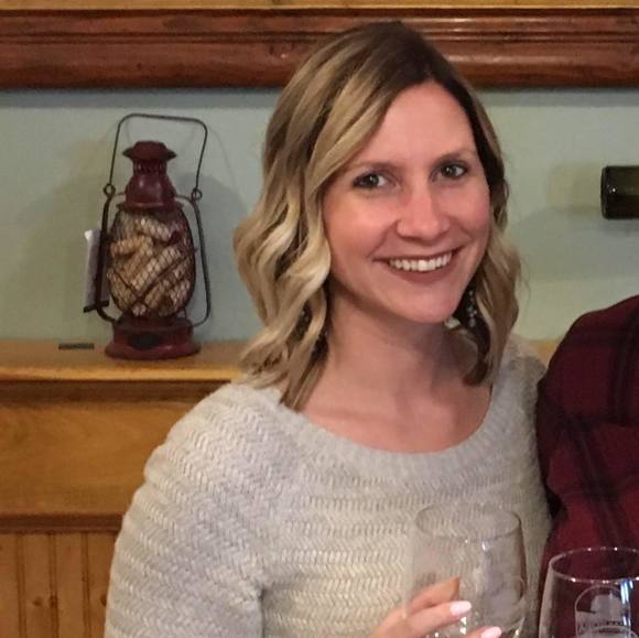 Profile Picture of Hannah Lysak (@hlysak) on Poshmark