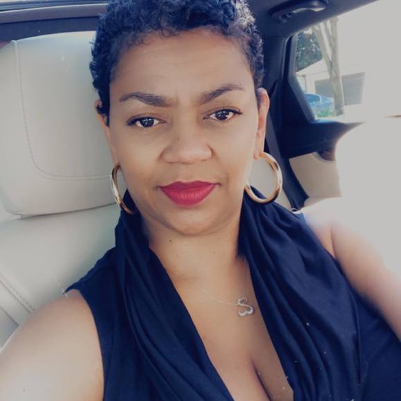 Profile Picture of Glenda Monette-bell (@gmonettebell) on Poshmark