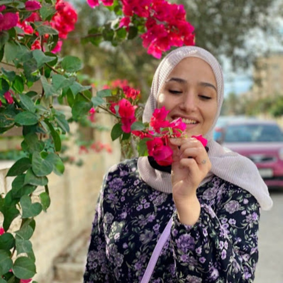 Profile Picture of Ayah Jarrah (@ayahjarrah1997) on Poshmark