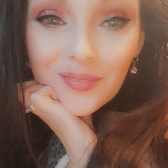 Profile Picture of Elise Falzone (@miavirgo89) on Poshmark