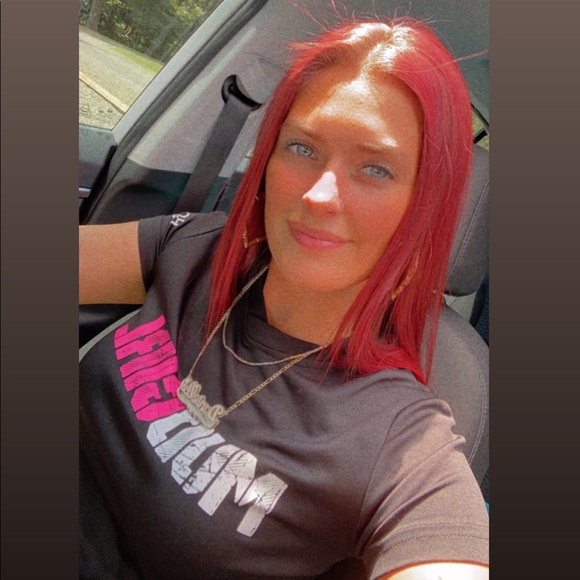 Profile Picture of Danielle Kinsley (@dmk31299) on Poshmark