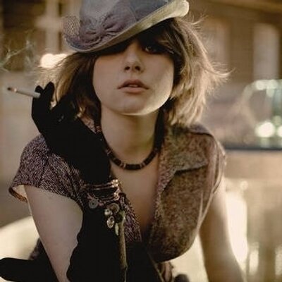 Profile Picture of Liu Weiwei (@WeiweiQueenie) on Twitter
