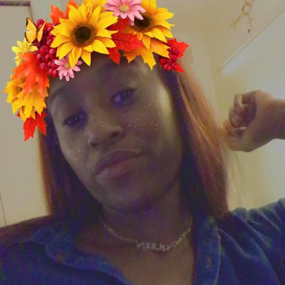 Profile Picture of Nikkie Townsend (@nikkietownsend) on Poshmark