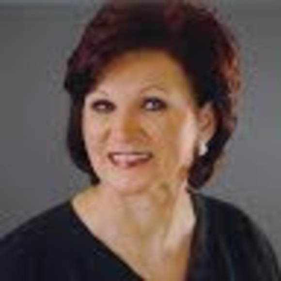 Profile Picture of Dalene Daniels (@dalenedaniels) on Poshmark