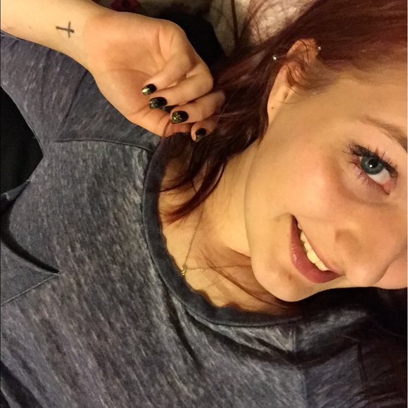 Profile Picture of Brianna Swingle (@bhelen20) on Poshmark