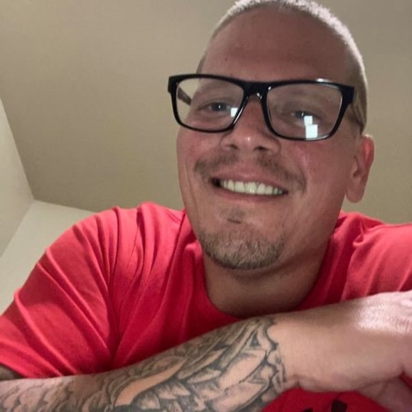 Profile Picture of David Merlo (@dmerlo1229) on Poshmark