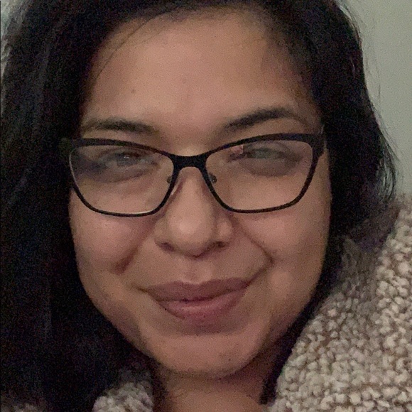 Profile Picture of Amanda Losoya (@losoyaam) on Poshmark