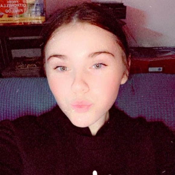 Profile Picture of Renity Rottger (@renity1104novah) on Poshmark