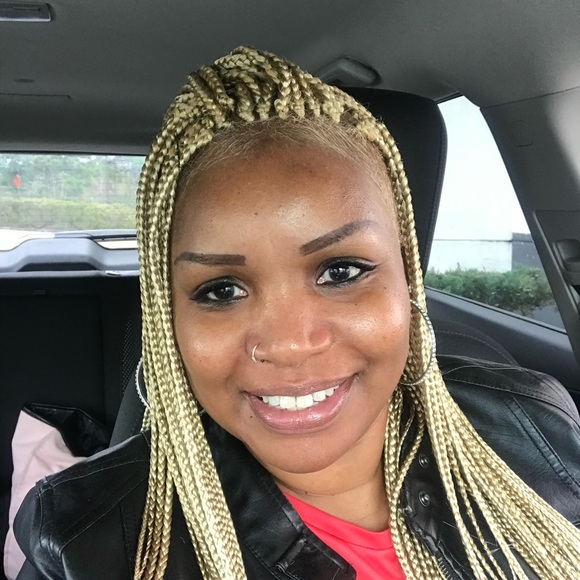Profile Picture of Andrea Daughtry (@andreadaughtry) on Poshmark