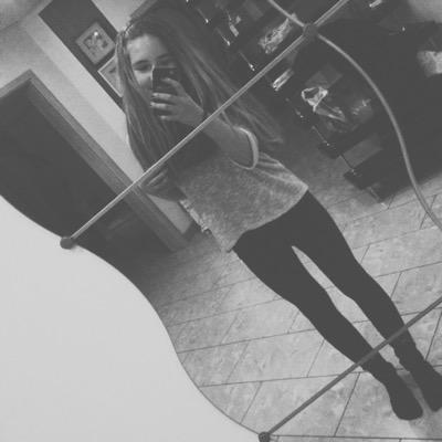Profile Picture of Julia Stoll (@juliastollx) on Twitter