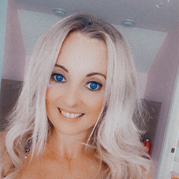 Profile Picture of Lisa Hearn (@lhearn0904) on Poshmark