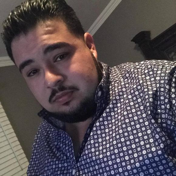 Profile Picture of Felipe Flores (@felipe_flores15) on Poshmark