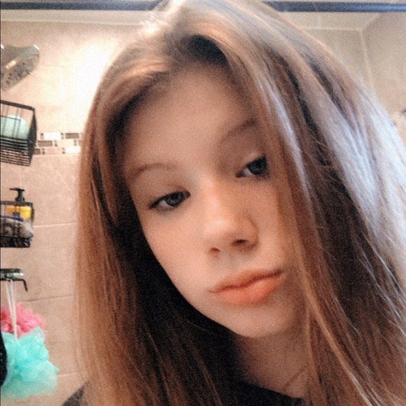 Profile Picture of Gianna Saitta (@g_saitta09) on Poshmark